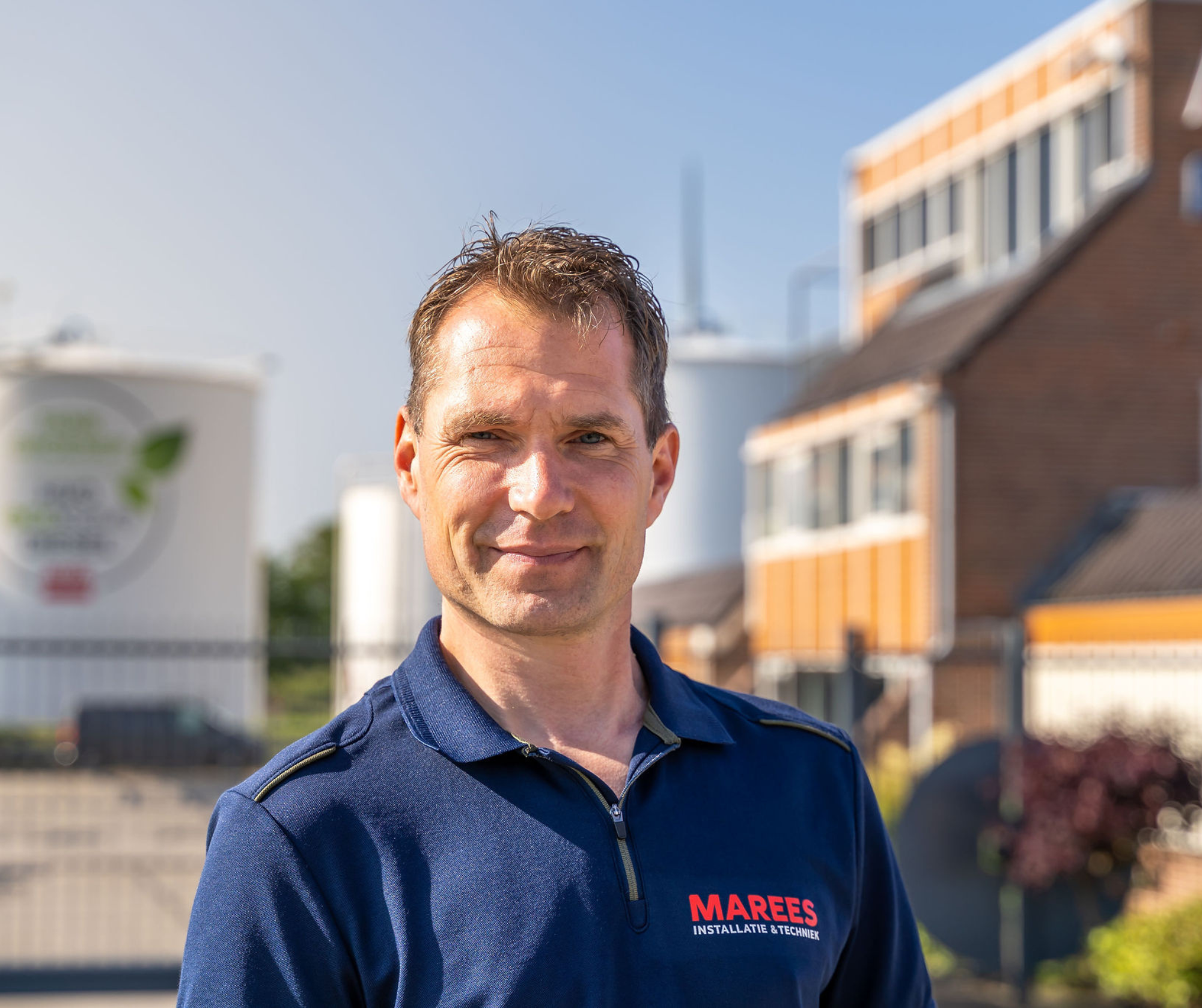 Rob: Ik was vrachtwagenchauffeur maar wilde wat anders. Bij AVIA Marees kreeg ik de kans om onderhoud- en storingsmonteur te worden, en die heb ik met beide handen aangepakt!