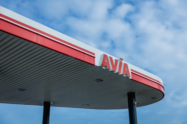 AVIA tankstation luifel | AVIA Marees